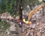 उत्तराखंड में बारिश का कहर: यमुनोत्री और बदरीनाथ हाईवे पर भूस्खलन, कई मार्ग बंद; श्रद्धालु और यात्री फंसे