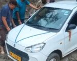 बारिश ने खोली थराली-डूंगरी मार्ग की पोल, दलदल में फंसी कार; ग्रामीणों ने रस्सी से खींचकर निकाला