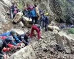 केदारनाथ पैदल मार्ग पर हादसा, पहाड़ी से गिरे पत्थर की चपेट में आने से महाराष्ट्र की महिला श्रद्धालु की मौत