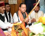 PM मोदी के सार्वजनिक जीवन के 25 साल पूरे, CM धामी ने काशी विश्वनाथ मंदिर में की विशेष पूजा